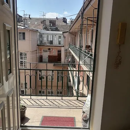 Small Low Cost Studio Belgrade Exterior photo